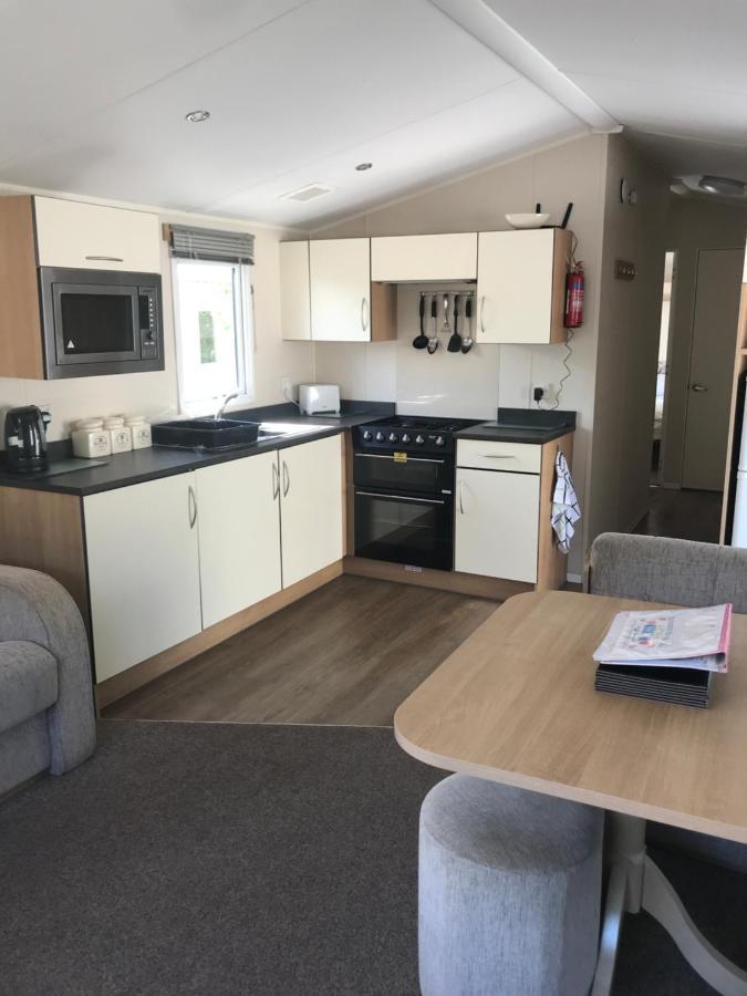 Holiday home Stunning Deluxe 3 Bedroomed Caravan With Ch, Dg And Decking. *