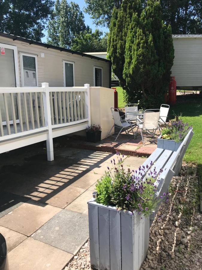 Stunning Deluxe 3 Bedroomed Caravan With Ch, Dg And Decking. * Blackpool